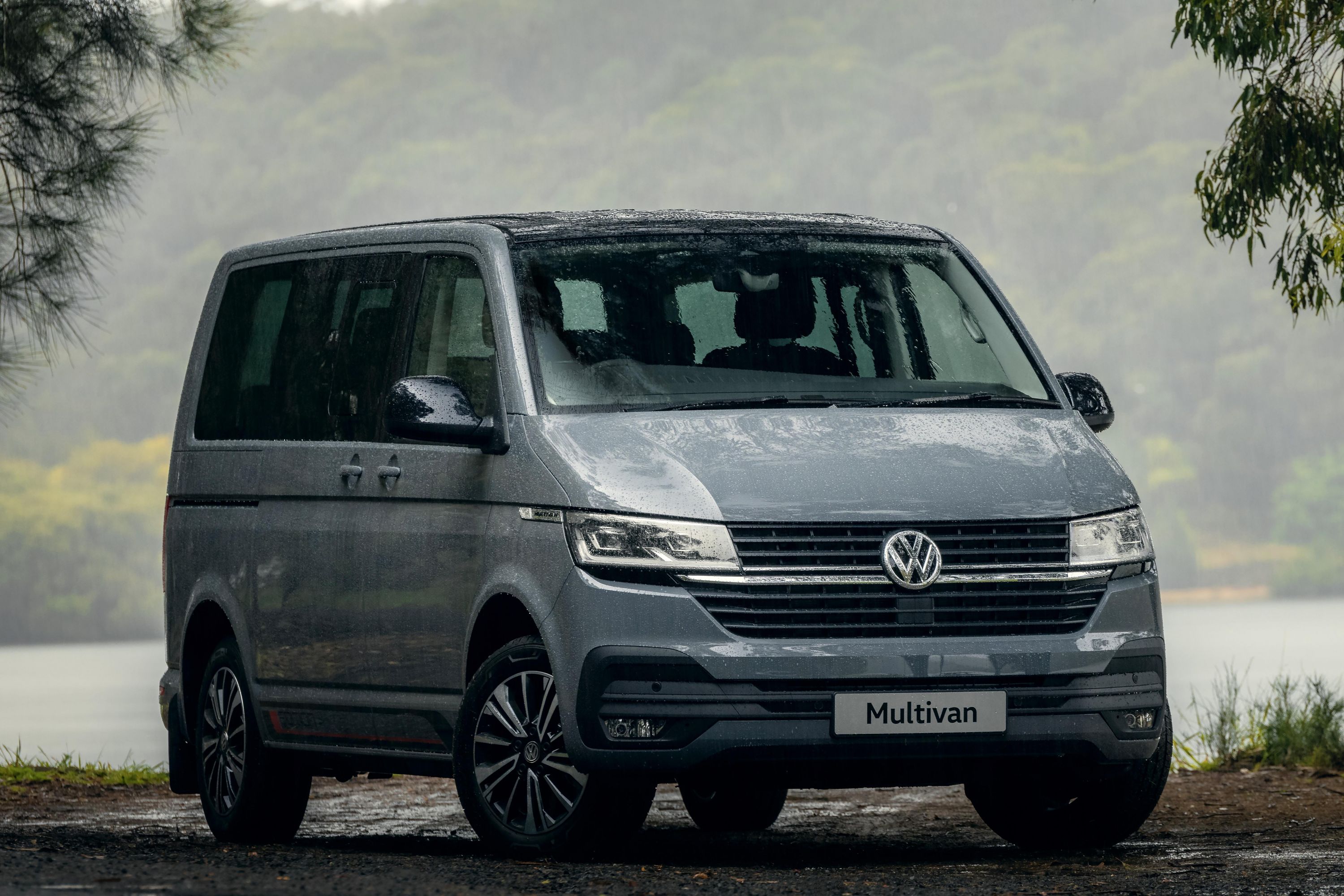 New VW Transporter (2024): First official picture