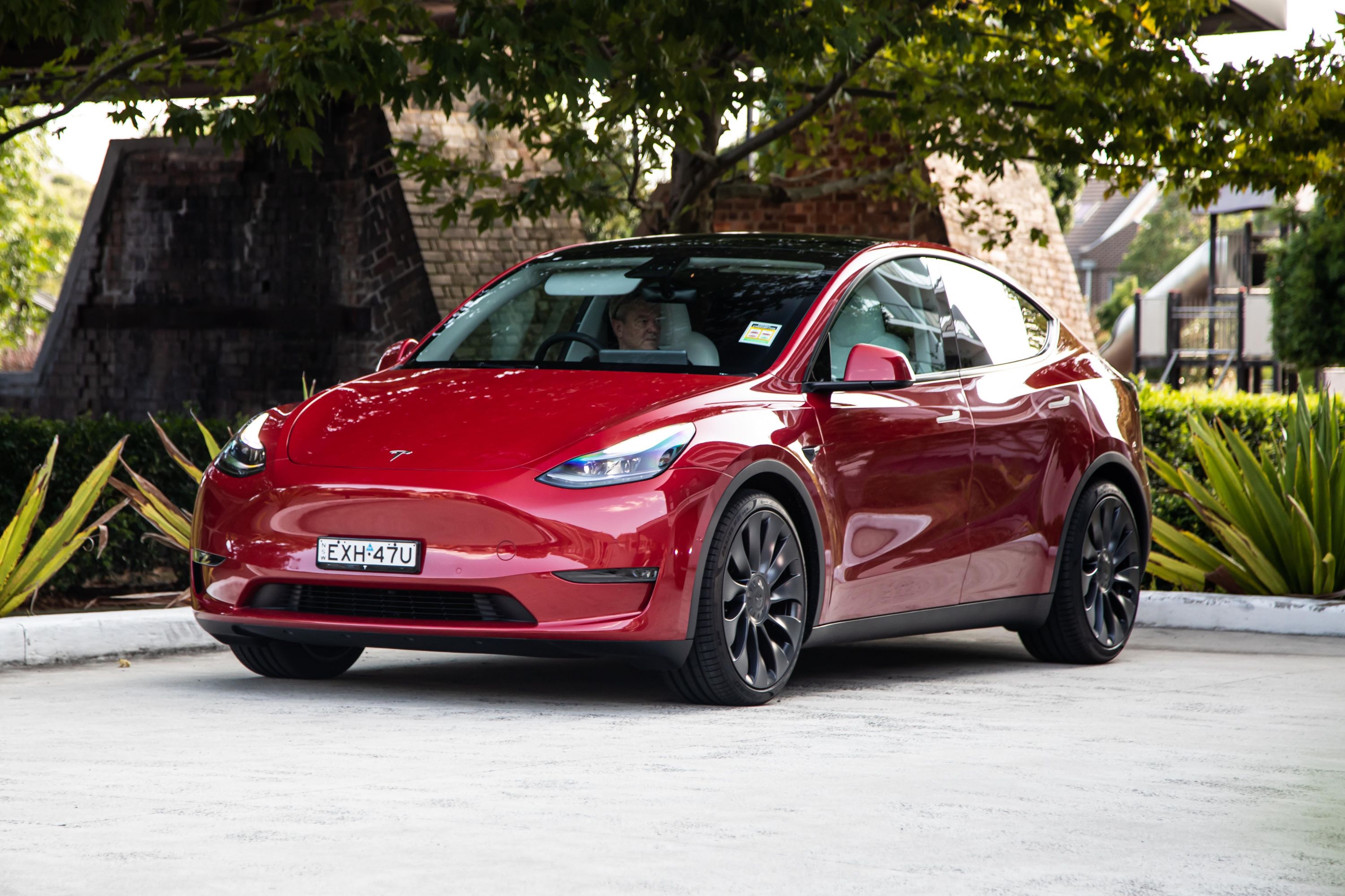 Is the 2021 Tesla Model Y a Good SUV? 5 Pros and 4 Cons