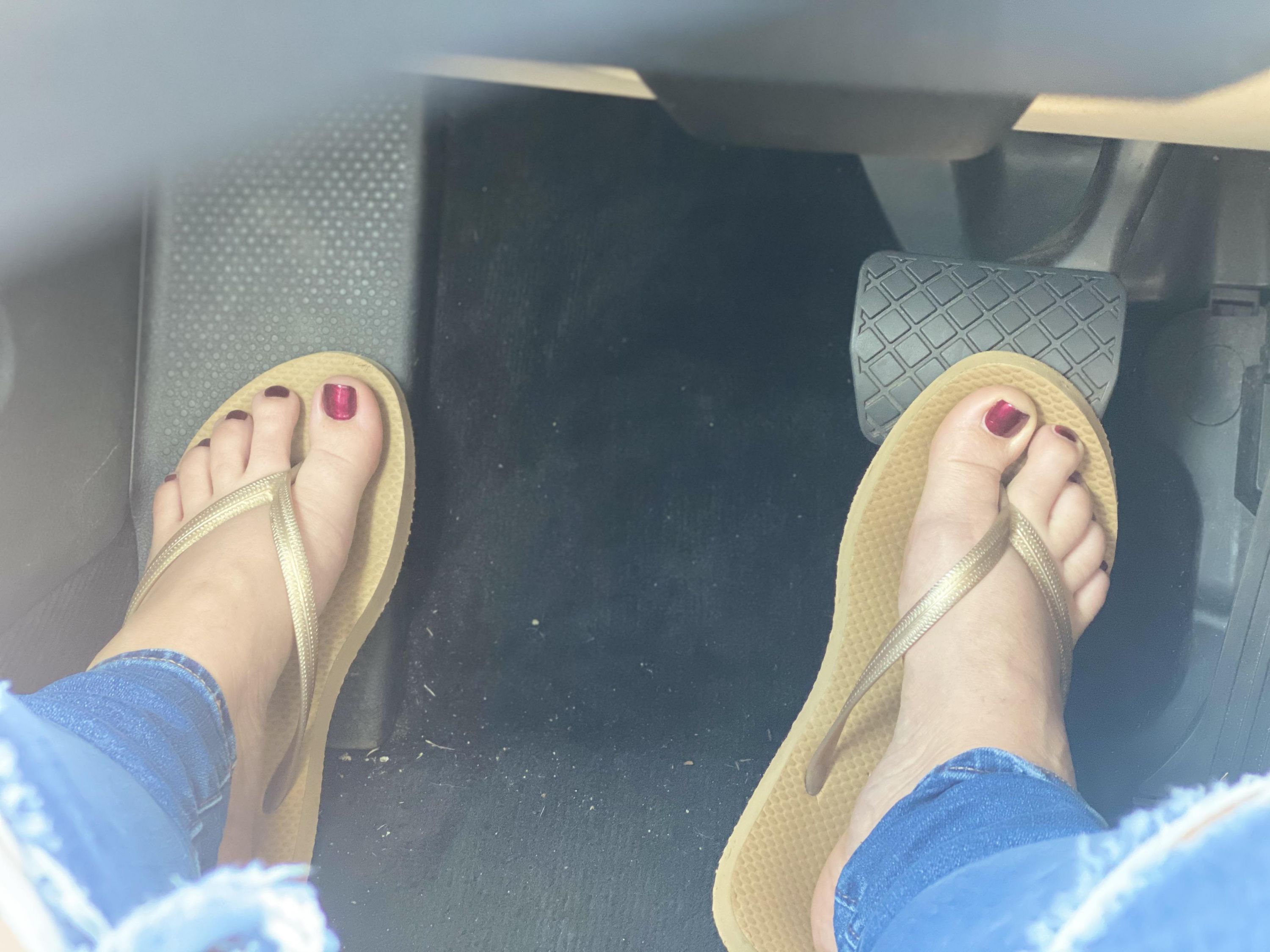Can you drive while wearing flip flops?