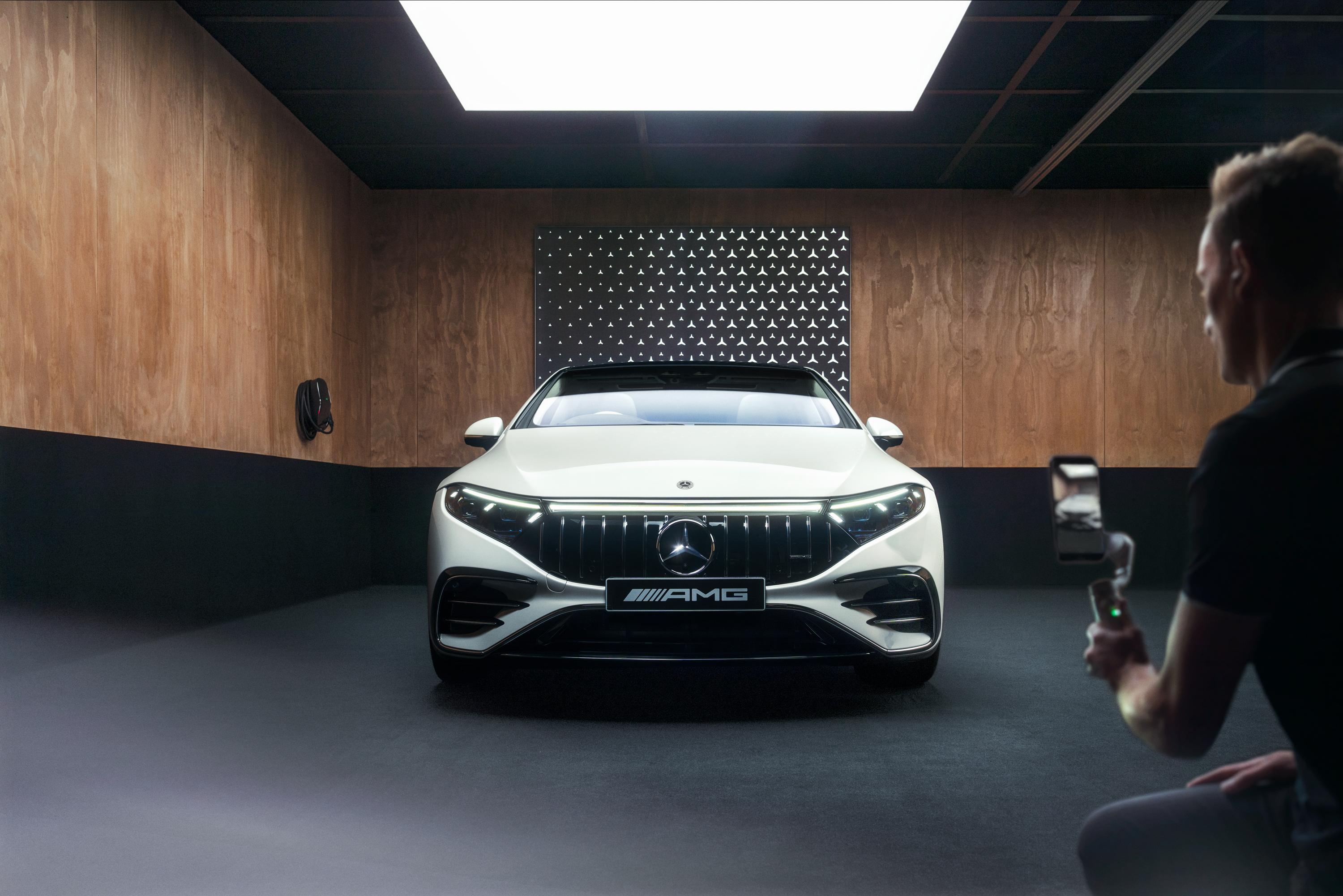 Mercedes Benz Digital Showroom 1 