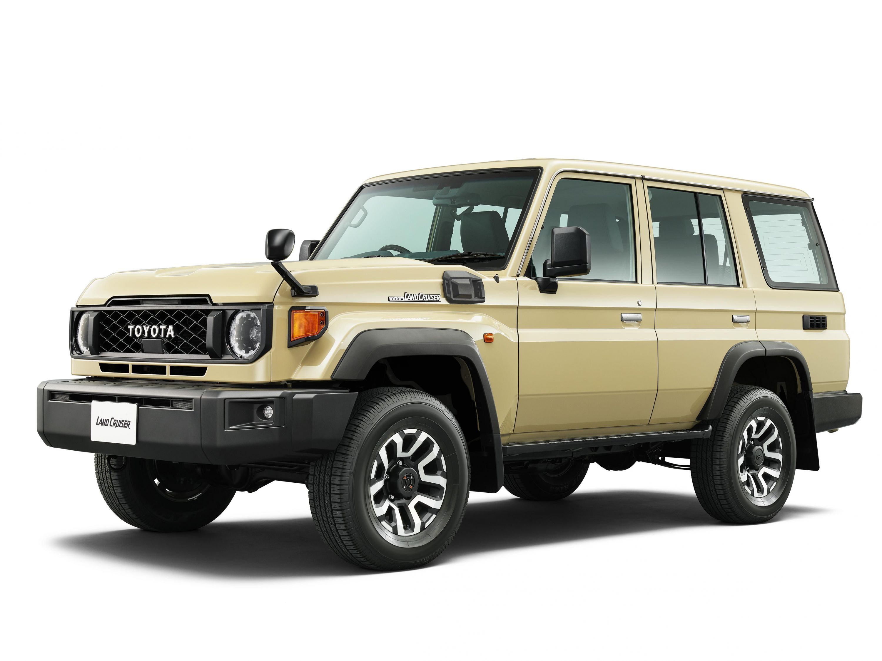 Toyota adds fourcylinder and auto for 2024 LandCruiser 70 Series