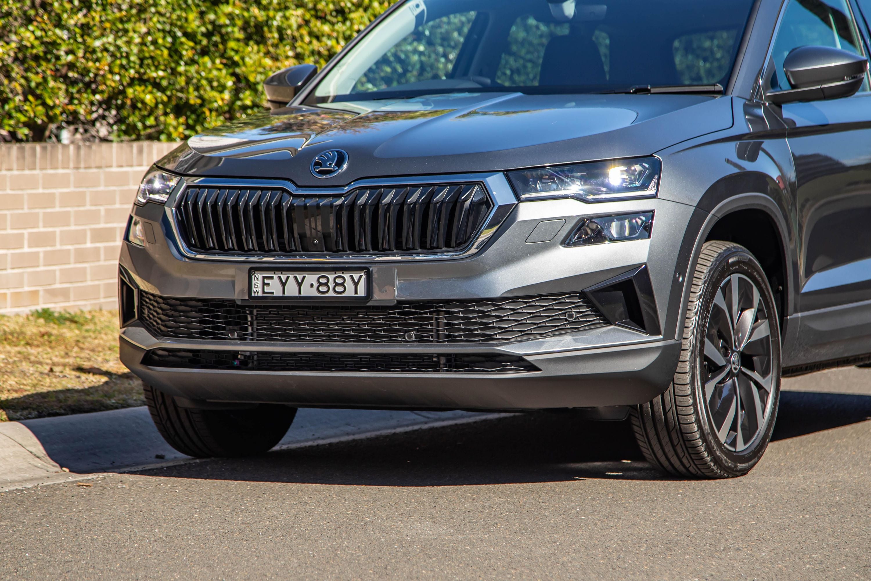 Protection Pare-chocs Arrière Autocollante Pour Skoda Karoq 2021-2025 - Bande Caoutchouc Noir 104x9 Cm - Anti-rayures