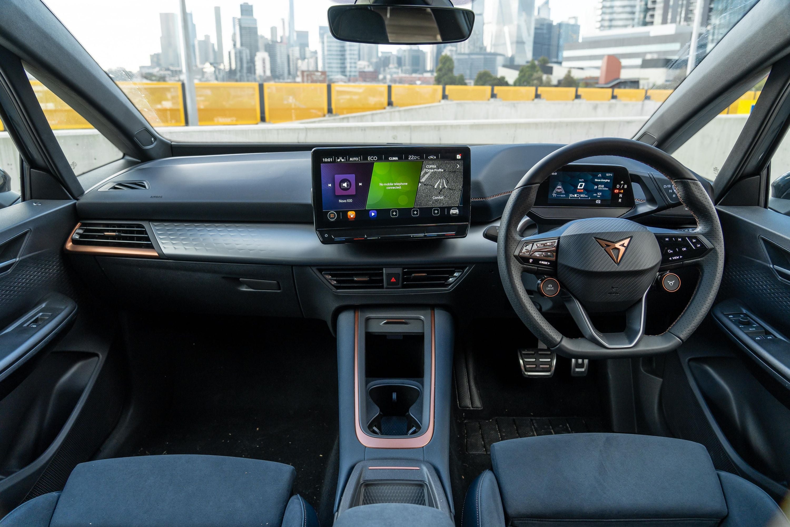 Cupra Born Review: इलेक्ट्रिक वाहन का अद्भुत अनुभव, जानें इसकी खूबियाँ! 6 Cupra Born stylish interior design