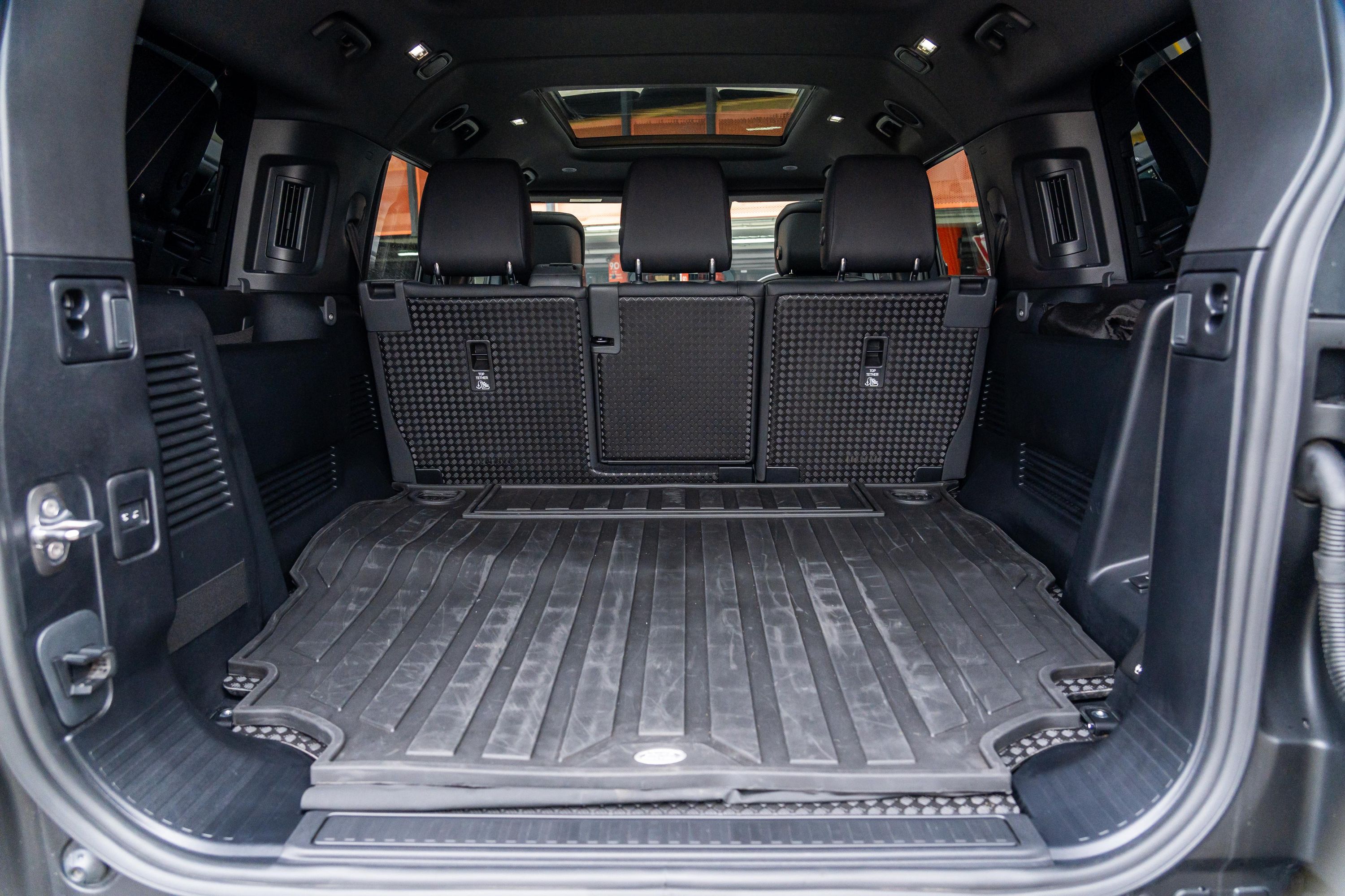 thumbnail image 2 of For Land Rover Defender 2020 Rear Bumper Cover Guard Protector Chequer Plate Tailgate Scrathplate Full Cover 2 of 11