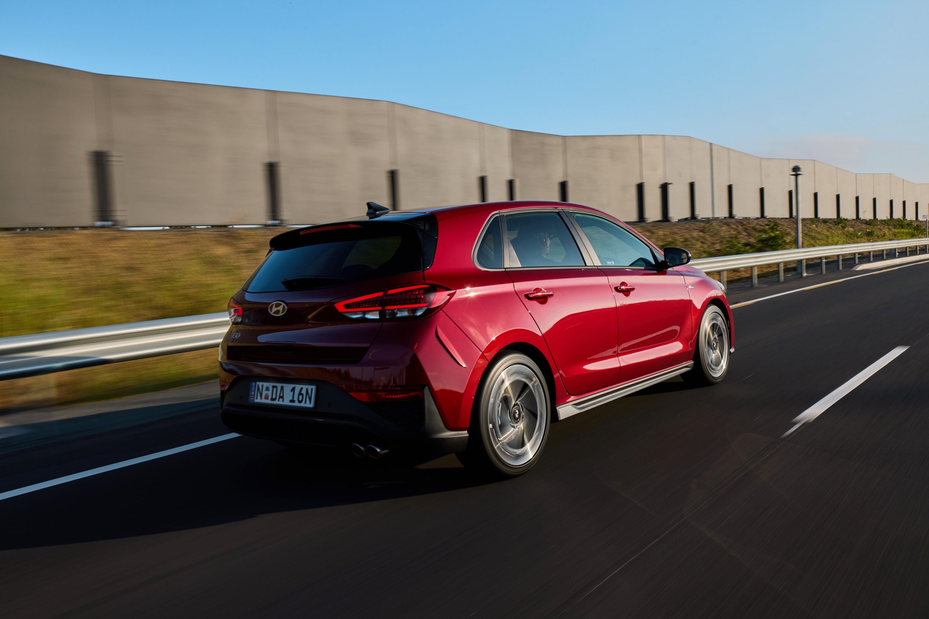 https://images.carexpert.com.au/resize/3000/-/app/uploads/2024/09/2025-Hyundai-i30-N-Line-hatch-17.jpg?_gl=1*2toof7*_gcl_au*MTQwOTc2NTE1NC4xNzQ0ODAwNjQw
