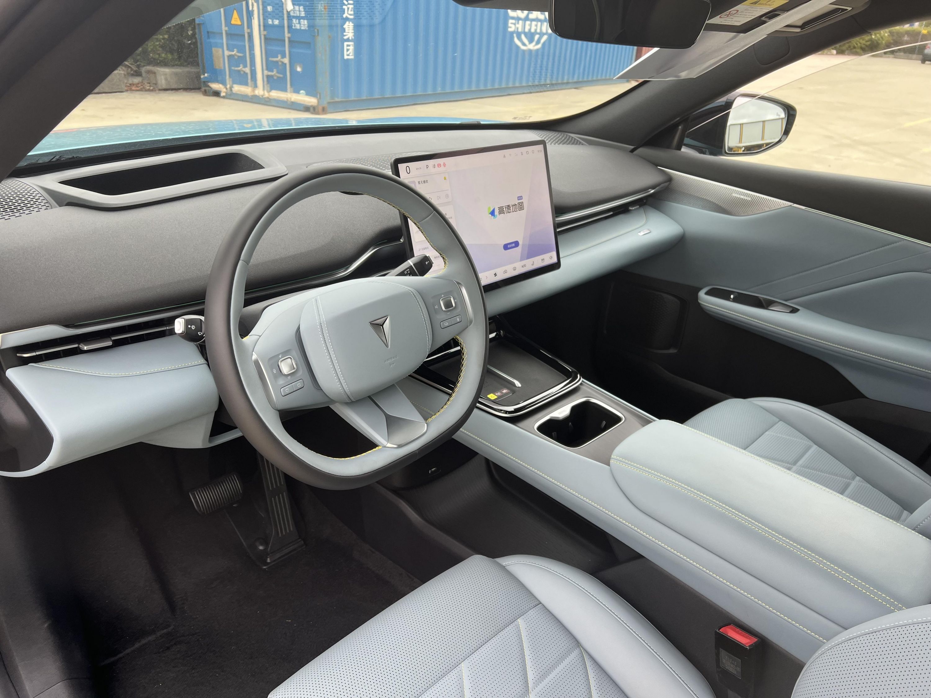 2025 Deepal S05 Review: Quick Drive – व्यक्तिगत अनुभव से जानें नई इलेक्ट्रिक SUV की खासियतें 4 the interior of a car