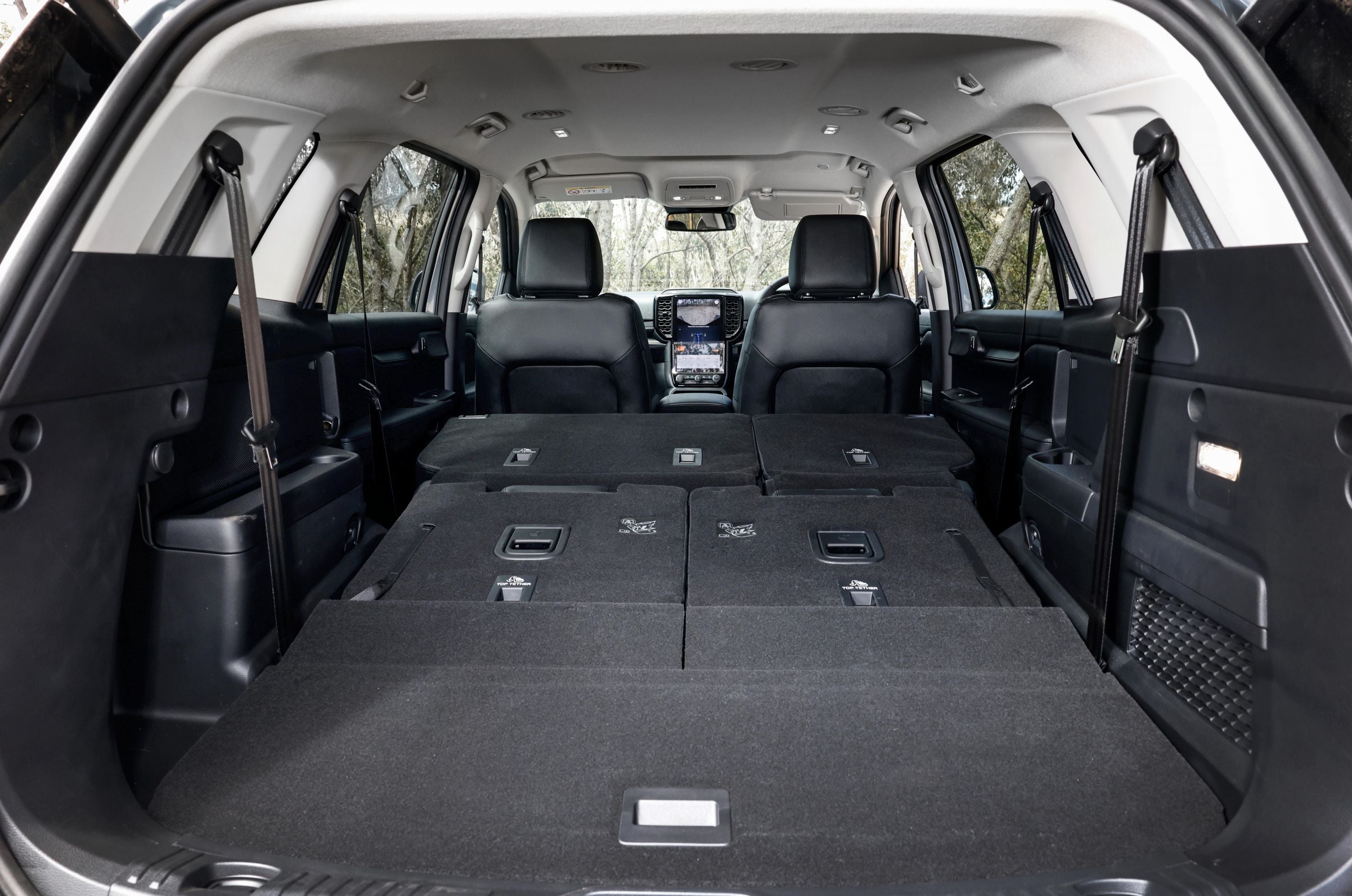 Ford Everest Tremor Review – आपकी नई साहसिक यात्रा का साथी 4 Modern interior with sleek black accents, embossed seats, and a 12-inch touchscreen display.