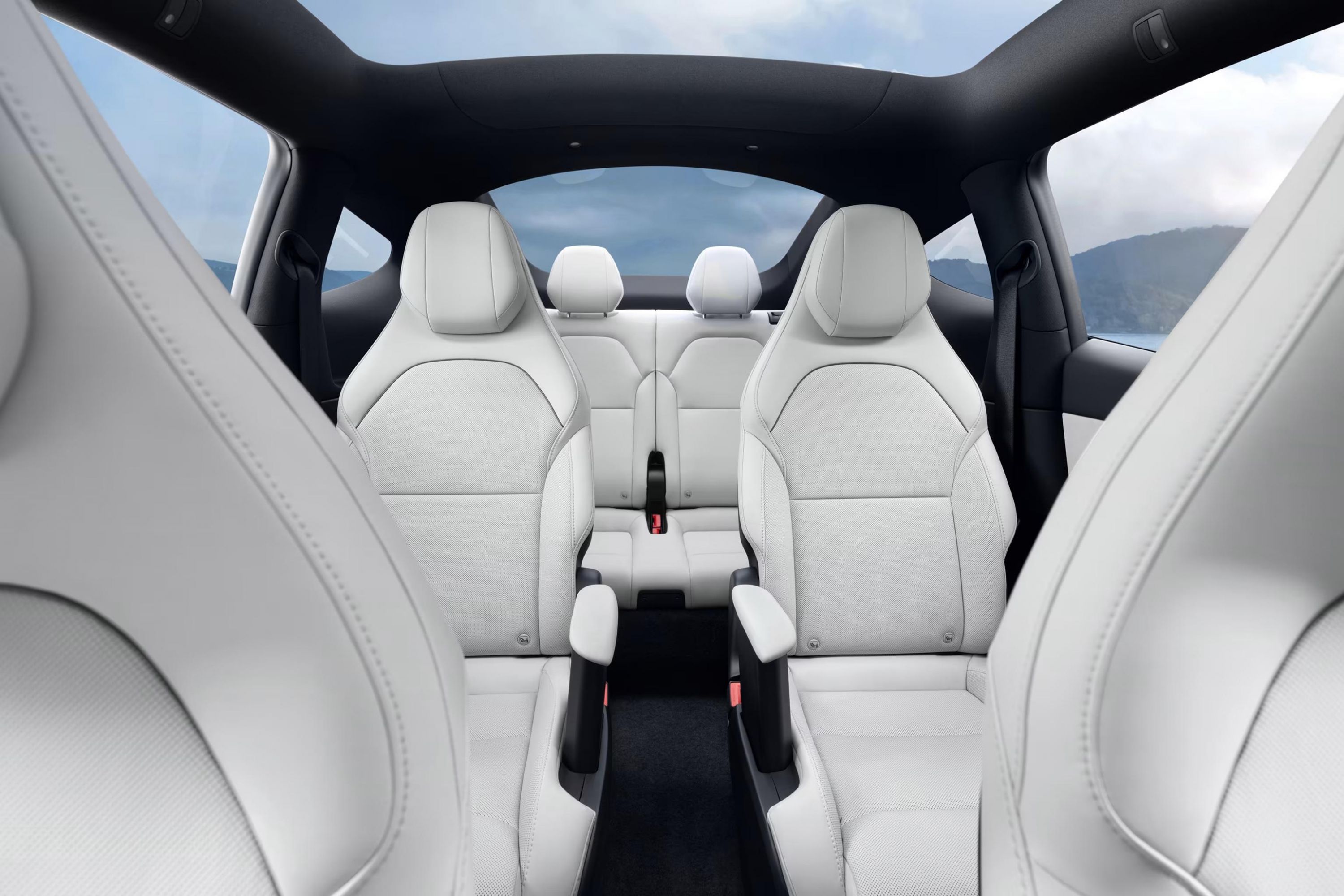 Tesla Model Y L 6-seater