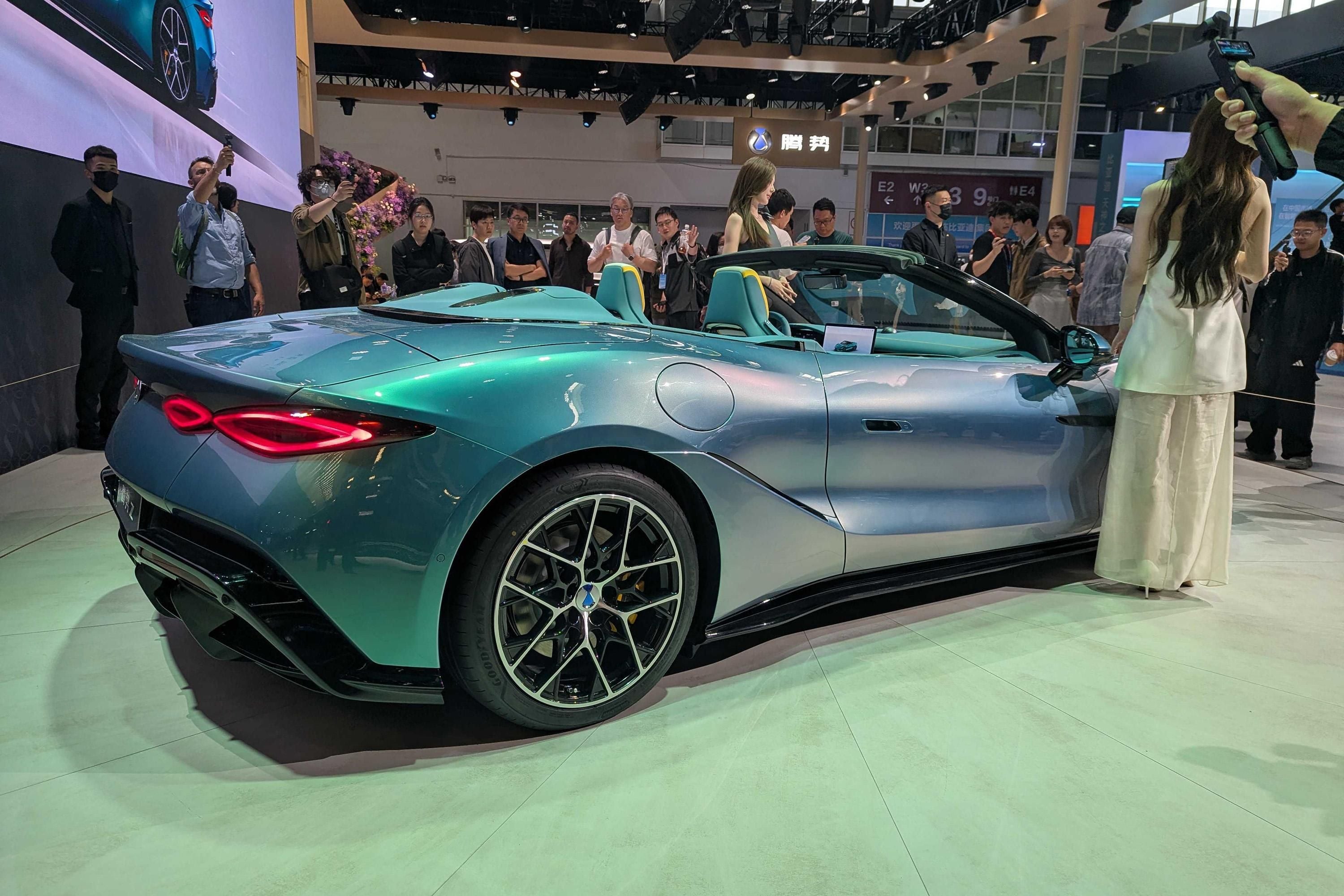 2026 BYD Denza Z Convertible steps out as 1000hp Porsche 911