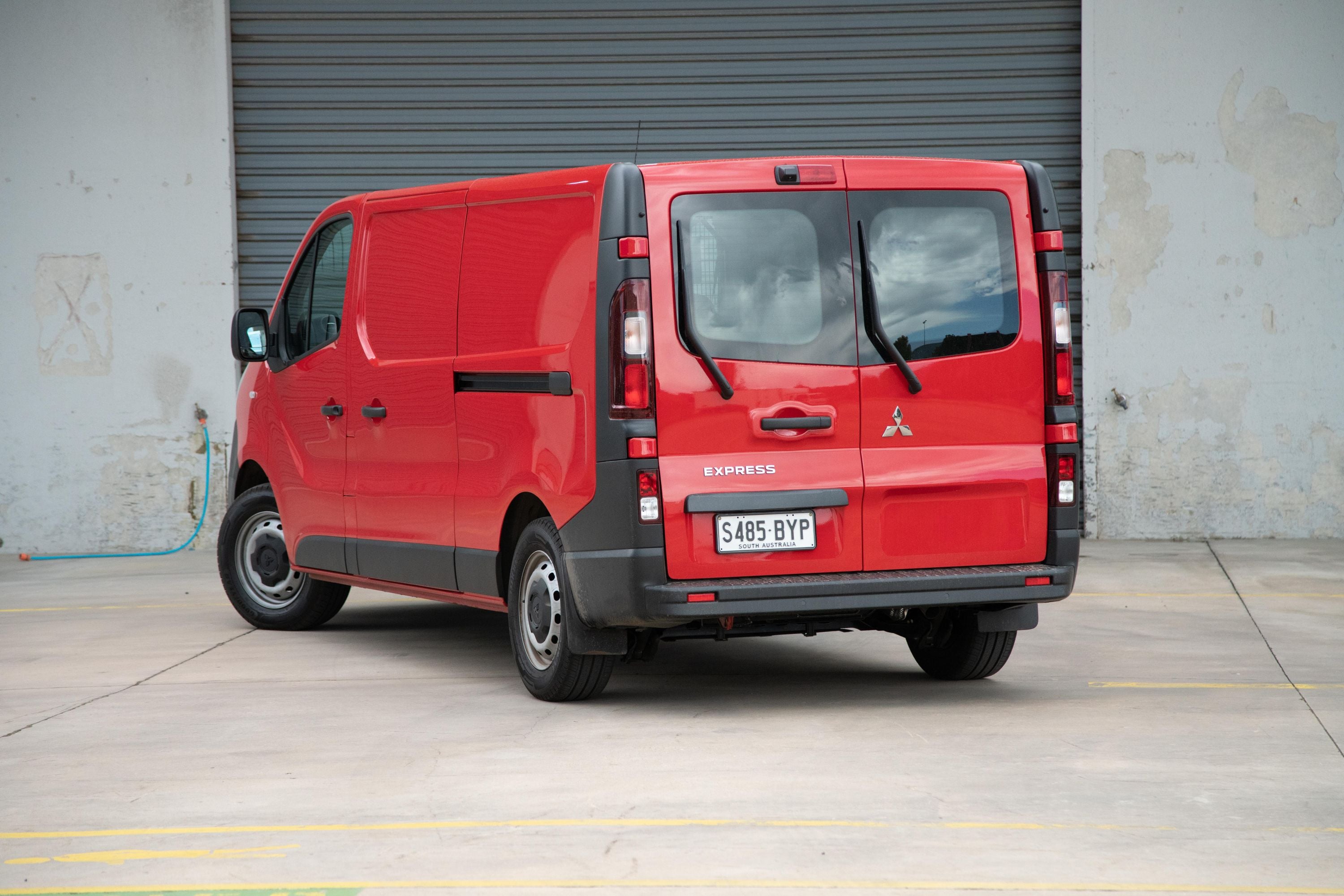 express delivery Mitsubishi cable MR-J3JCBL03M-A2-H new FOR MITSUBISHI LANCER 03-08 SALOON ⁄ ESTATE SILL REPAIR BODY RUST