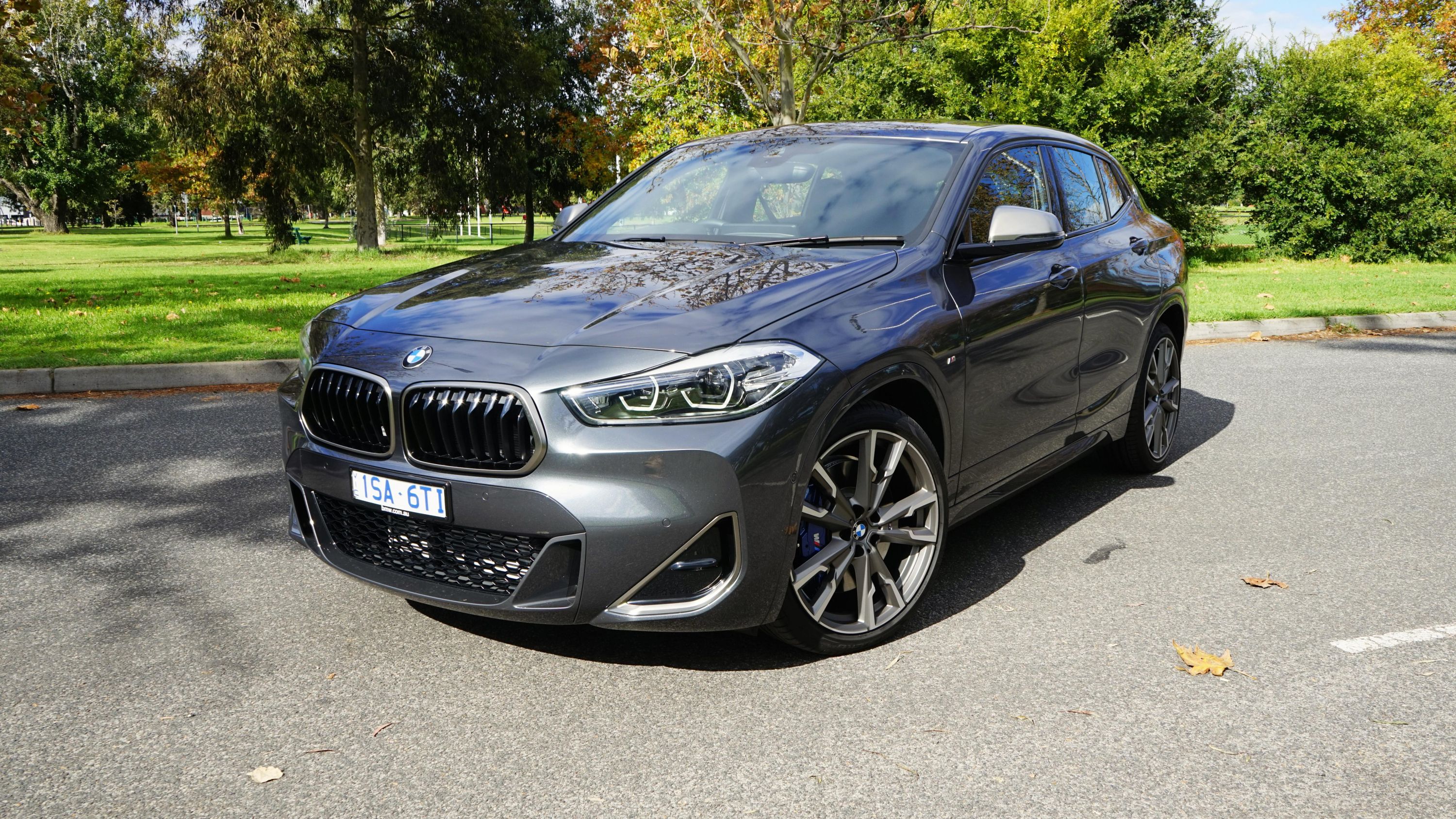 本格派ま！ BMW 2021 X2 CarExpert | review M35i タイヤ・ホイール