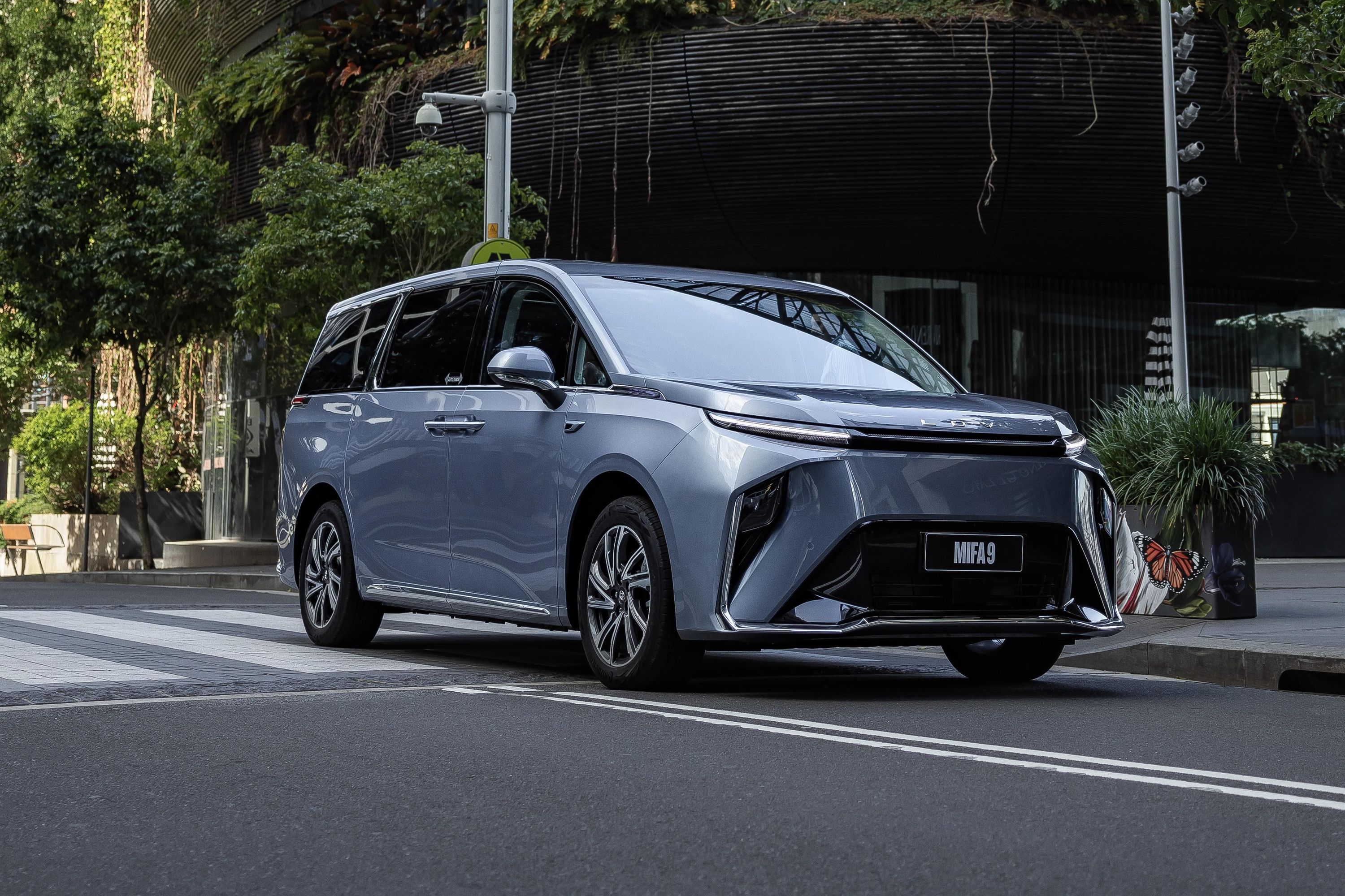 2023 LDV MIFA 9 price and specs | CarExpert