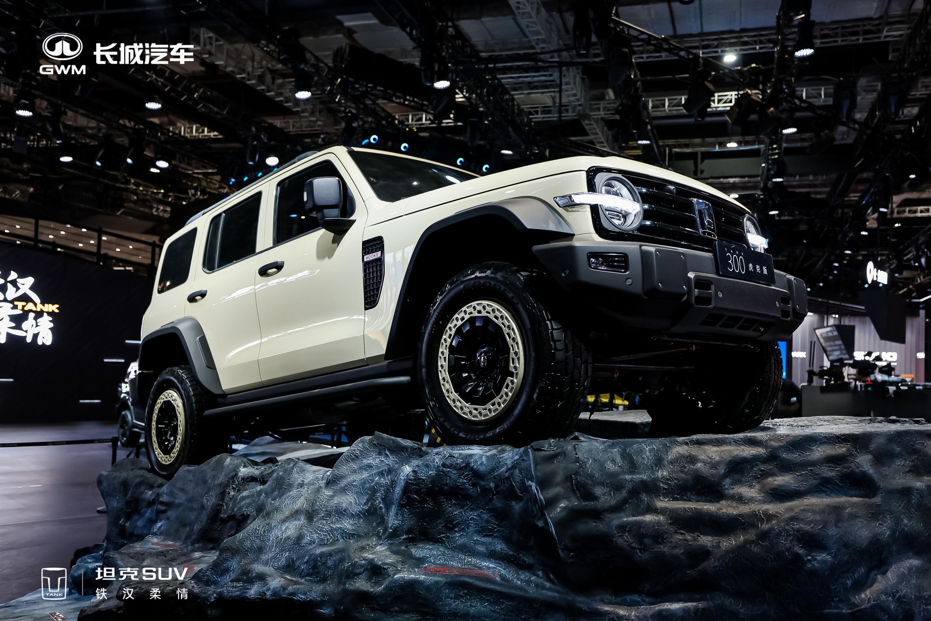 GWM reveals its first V8 – and the hardcore Tank 300 Hooke off