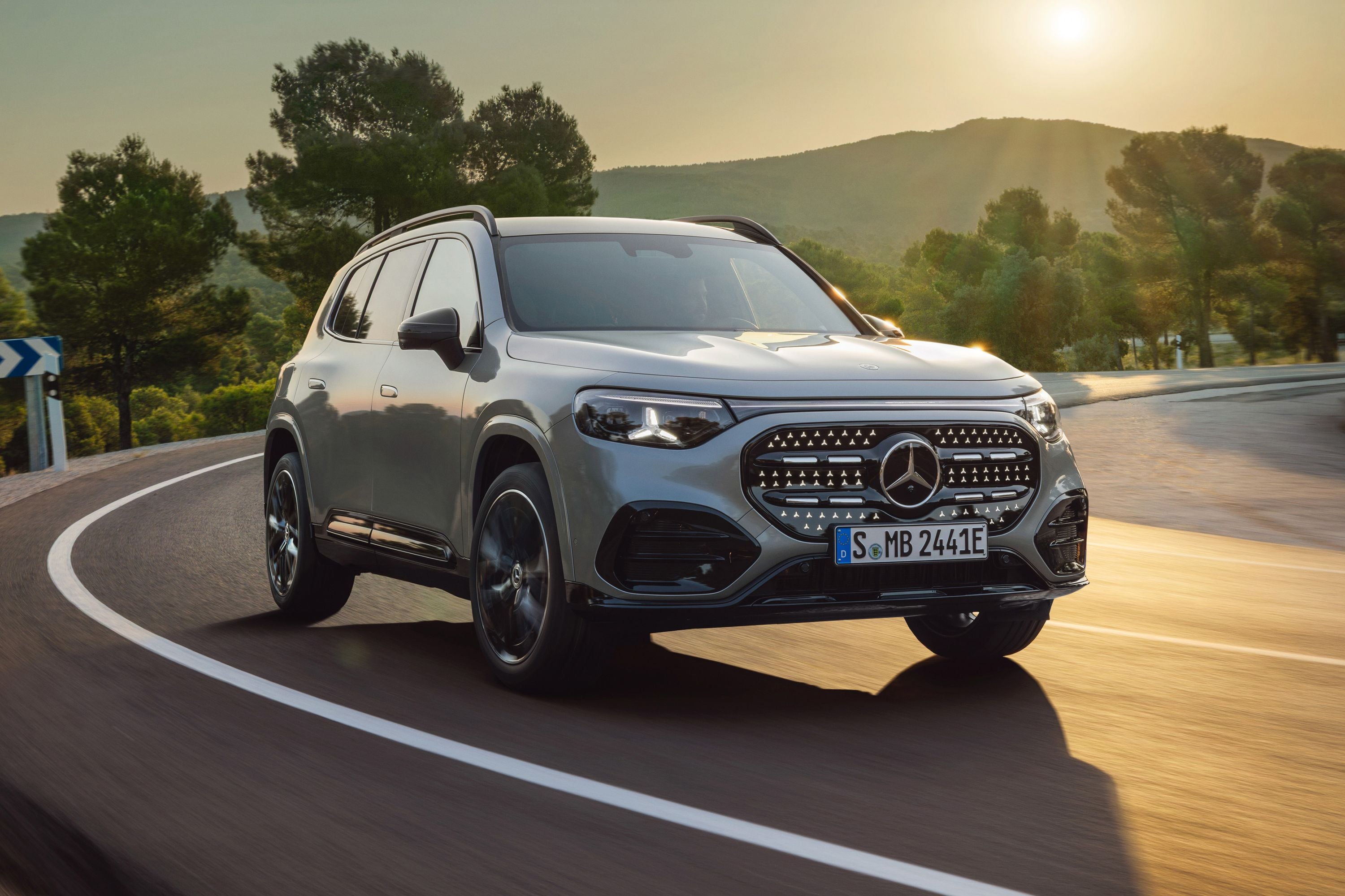 2027 Mercedes-Benz GLB second-generation seven-seat luxury SUV in white