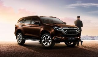 Spec comparison: 2020 Toyota Prado versus Pajero Sport, MU-X, Everest ...