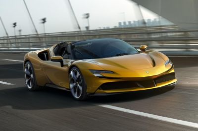 2025 Ferrari SF90 - Base