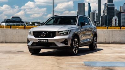 2026 Volvo XC40 - Plus