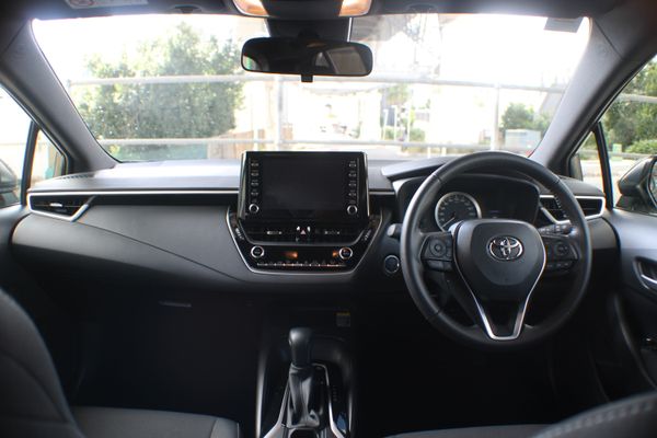 2020 Toyota Corolla SX Hybrid hatch