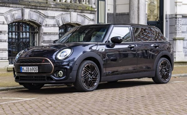 Hero image of a new Mini Clubman available with CarExpert deals.