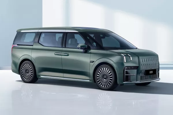 Hero image of a new Zeekr 009 available with CarExpert deals.