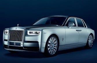 Hero image of a new Rolls-Royce Phantom available with CarExpert deals.