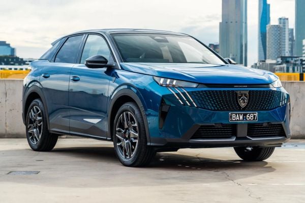 Hero image of a new Peugeot 3008 available with CarExpert deals.