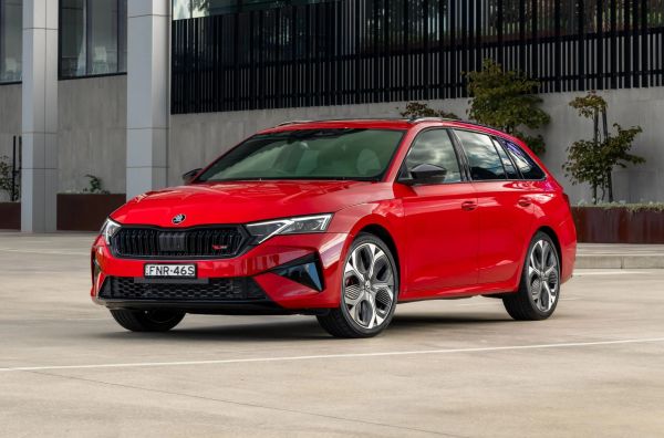 Hero image of a new Skoda Octavia available with CarExpert deals.