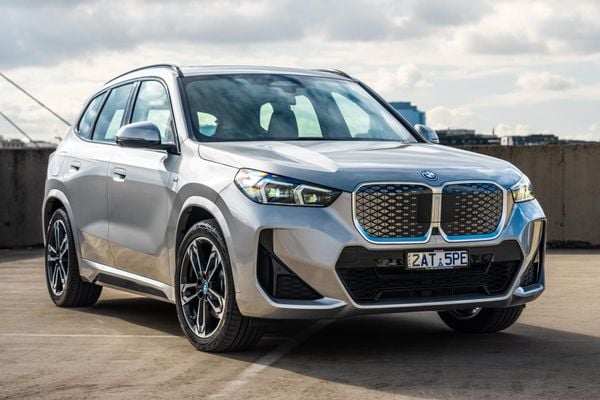 BMW IX1