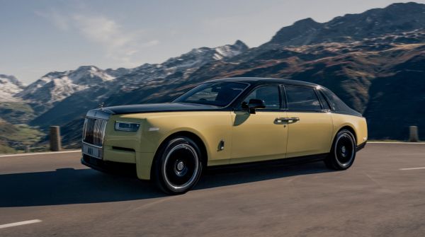 Hero image of a new Rolls-Royce Phantom available with CarExpert deals.