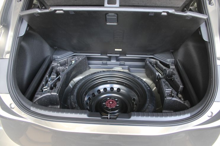 2021 Hyundai i30 Elite v Toyota Corolla ZR spec comparison