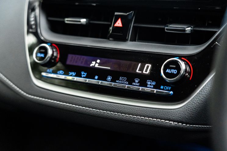 2020 Hyundai i30 v Toyota Corolla