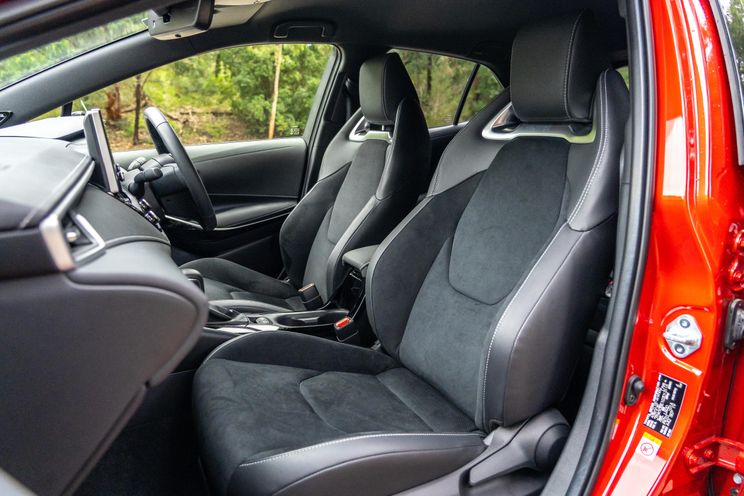 2020 Hyundai i30 v Toyota Corolla