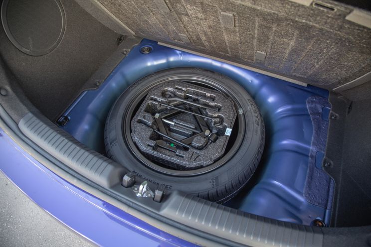 2021 Hyundai i30 Elite v Toyota Corolla ZR spec comparison