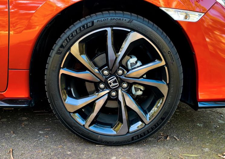 2020 Kia Cerato GT v Honda Civic RS