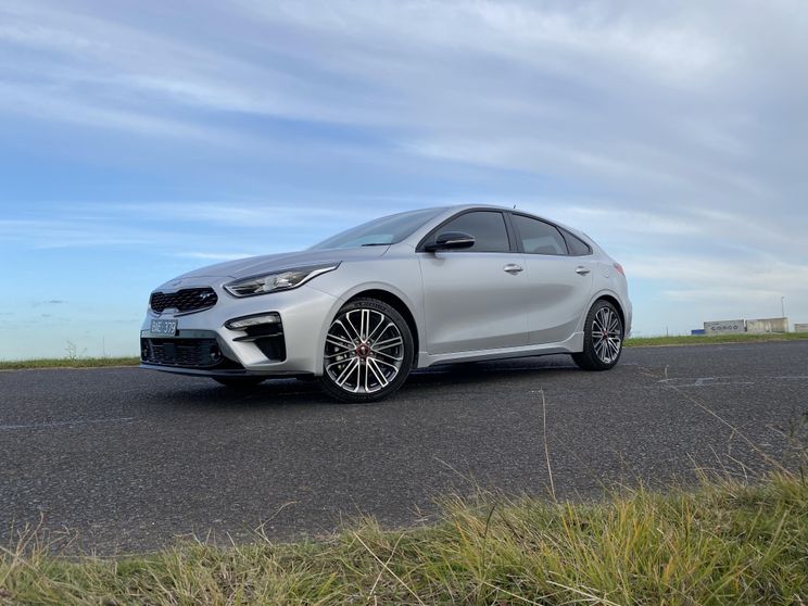 2020 Kia Cerato GT v Honda Civic RS