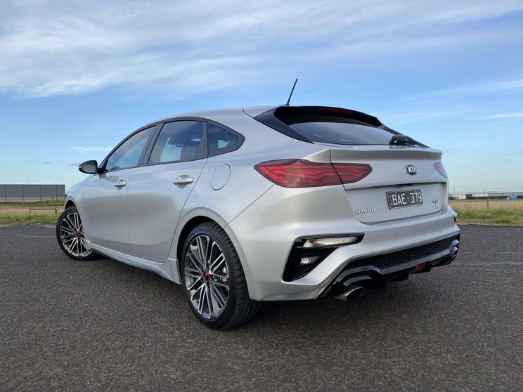 2020 Kia Cerato GT v Honda Civic RS
