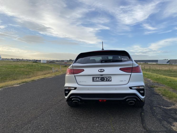 2020 Kia Cerato GT v Honda Civic RS