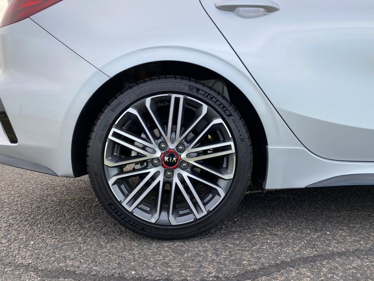 2020 Kia Cerato GT v Honda Civic RS