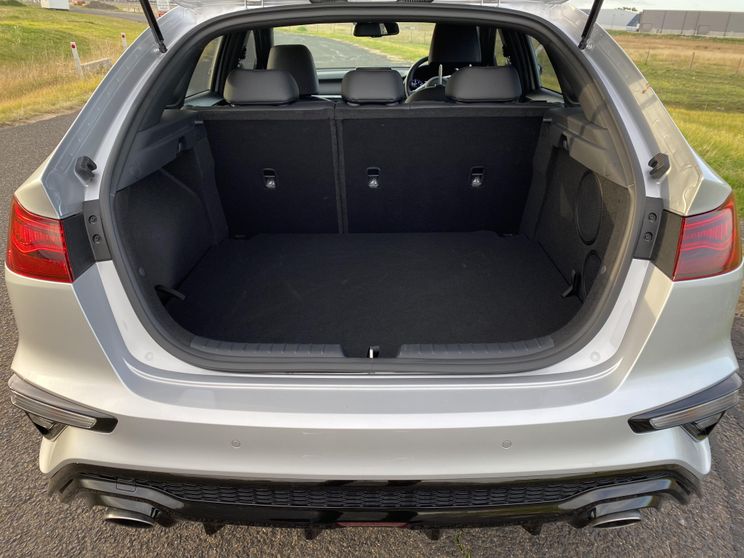 2020 Kia Cerato GT v Honda Civic RS