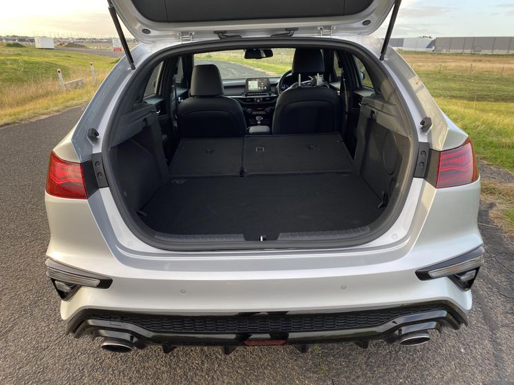 2020 Kia Cerato GT v Honda Civic RS