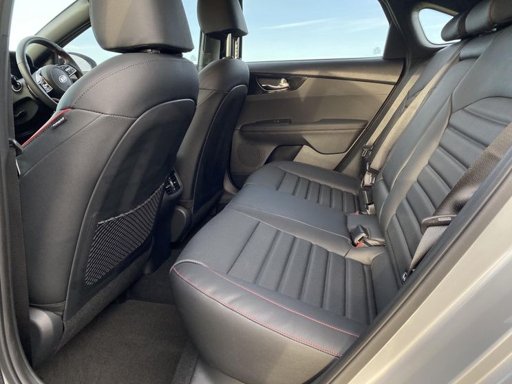 2020 Kia Cerato GT v Honda Civic RS