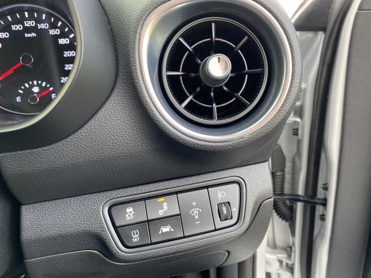 2020 Kia Cerato GT v Honda Civic RS