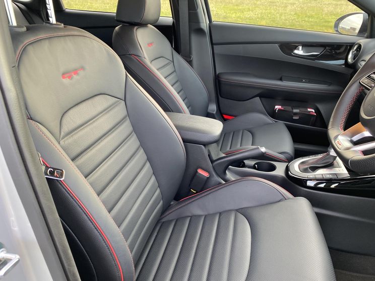 2020 Kia Cerato GT v Honda Civic RS