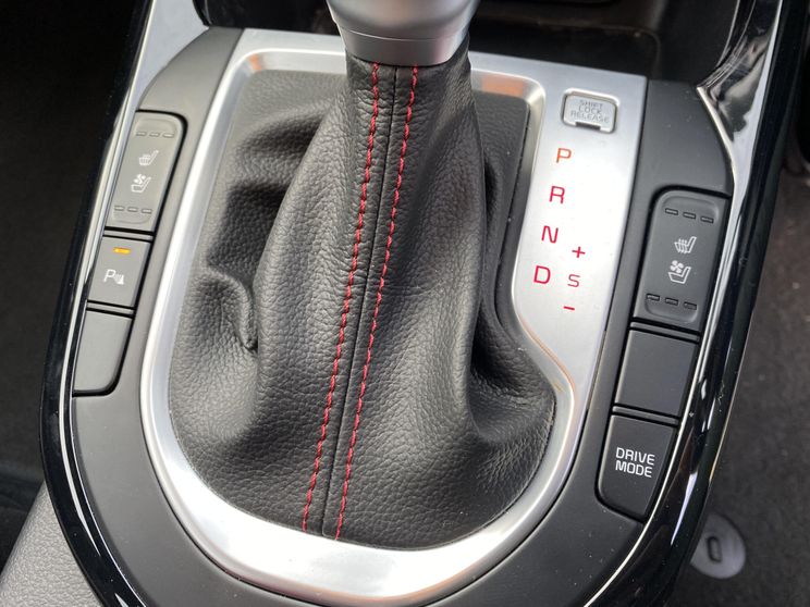 2020 Kia Cerato GT v Honda Civic RS