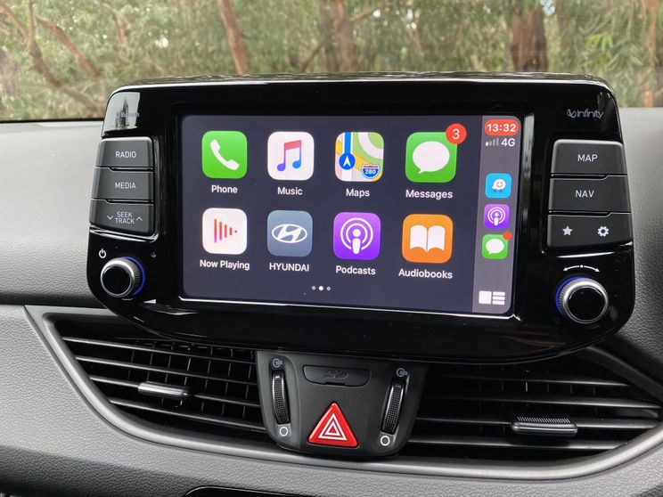 2020 Hyundai i30 v Toyota Corolla