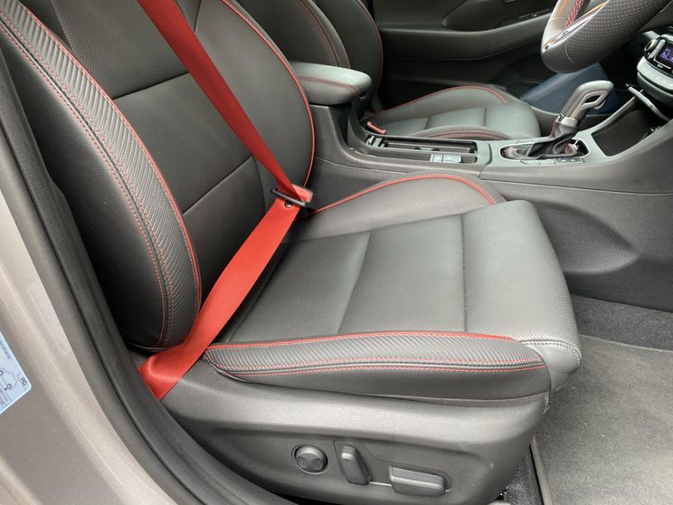 2020 Hyundai i30 v Toyota Corolla