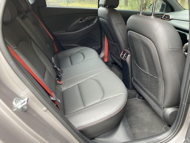 2020 Hyundai i30 v Toyota Corolla