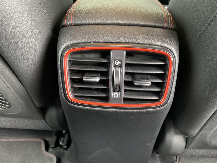 2020 Hyundai i30 v Toyota Corolla