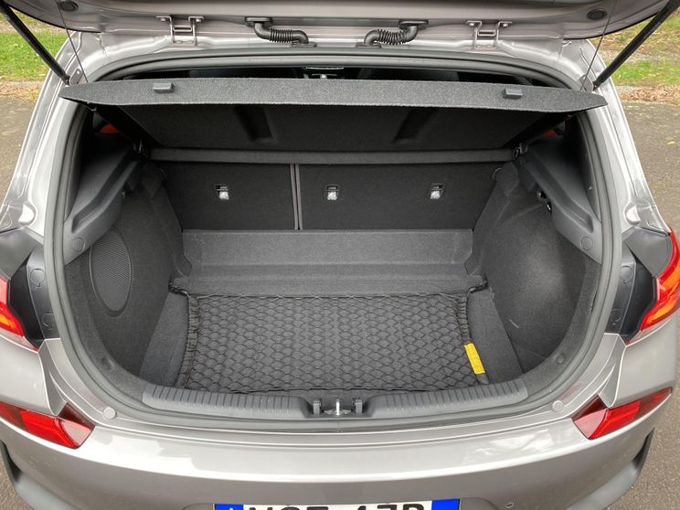 2020 Hyundai i30 v Toyota Corolla