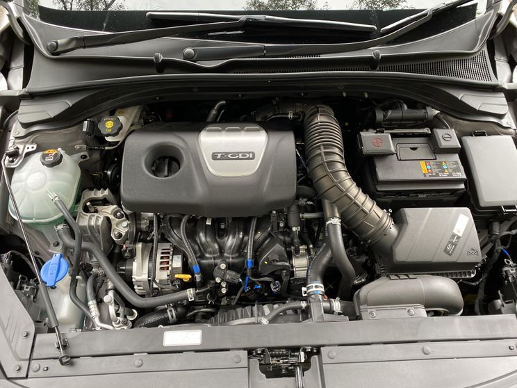 2020 Hyundai i30 v Toyota Corolla